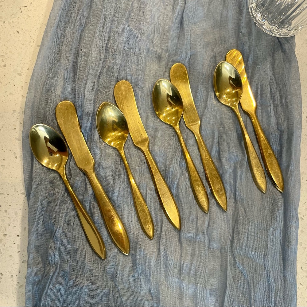 Lot of 8 Dirilyte Sugar Spoons and Butter knifes